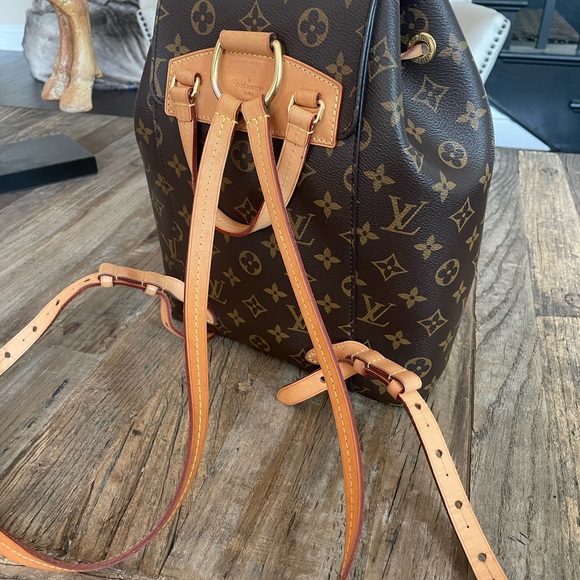 Louie Vuitton backpack - Picture 1 of 3
